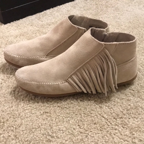 Minnetonka lacy fringe boots sz 8 - Picture 2 of 8